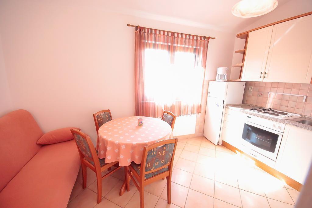 Apartments Skelin Vodice Ruang foto